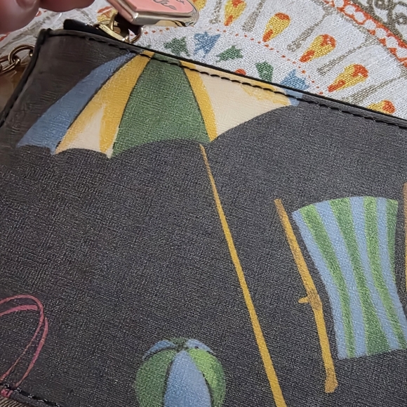 Dooney & Bourke Vintage, Rainbow Zip, Summerland, Wristlet, Heart Hangtag - Picture 8 of 10